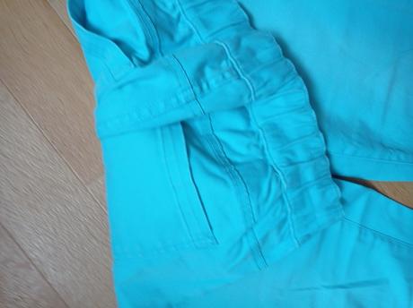 Maxi balik kvalitnych riflí, nohavic vyborny stav, m