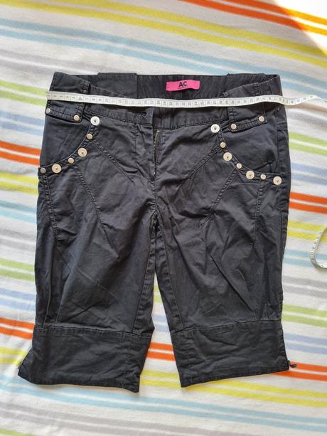 Damske kratase ciernej farby, s