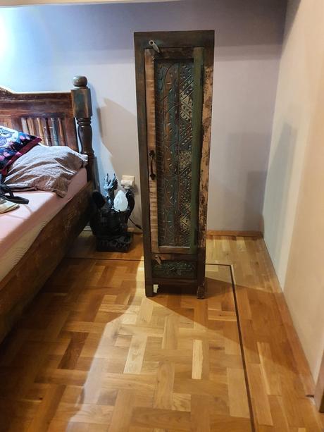 Dve krásne drevené kúpeľňové skrinky, 