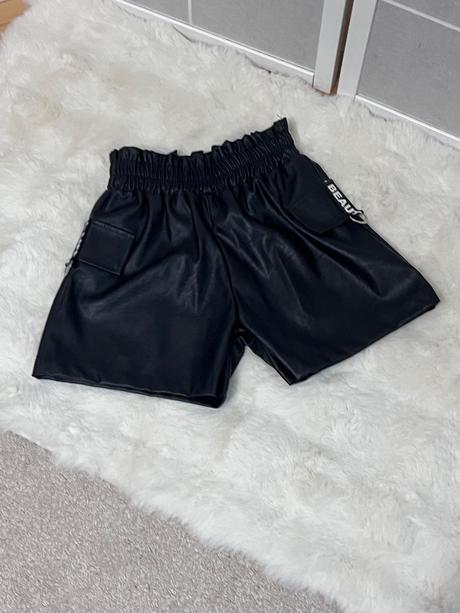 Čierne kožené šortky, 