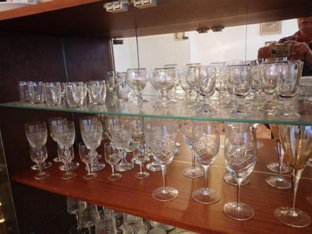 Sklenené poháre poháriky na nožičke,, 