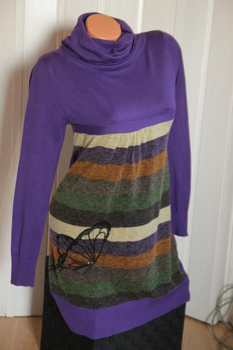 Fialové šaty s pásikmi m, m