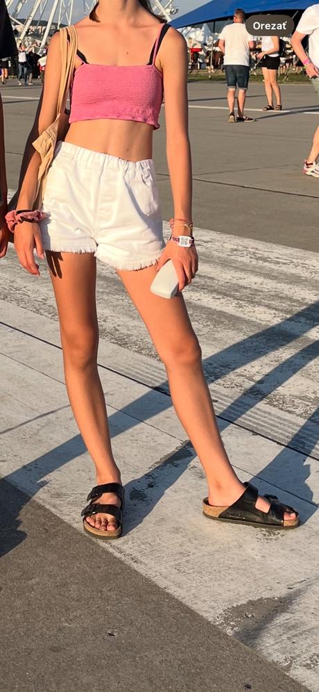 Croptop longlivethequeen 12, 146