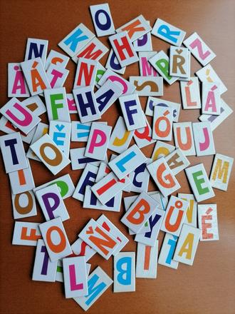 Magnetické písmenká na chladničku, 
