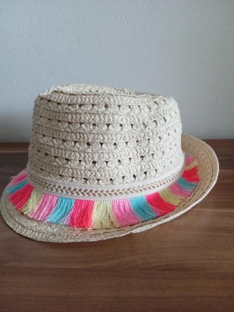 Slamený klobúčik, 92