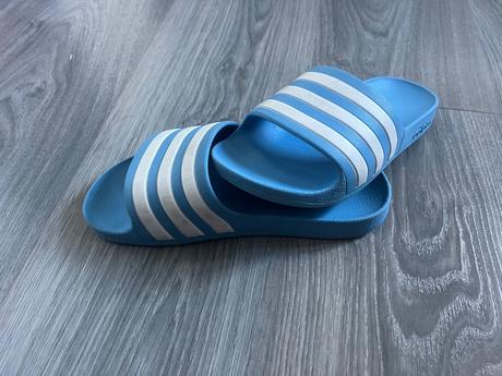 Šľapkky adidas, adidas,35