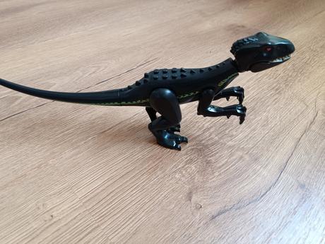 Cierny dinosaurus, 