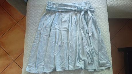 Krásna tociva sukna s mašľou, hribiky, s