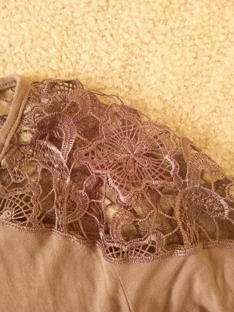 Dámske tričko s čipkou, m