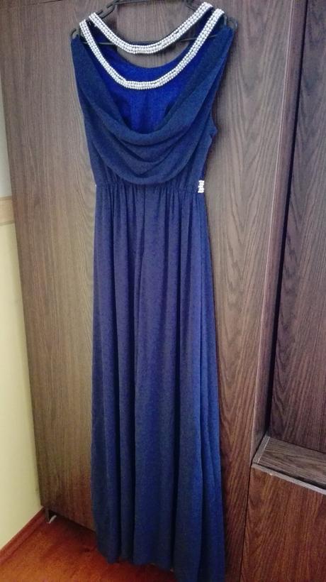 Tmavomodré dlhé šaty s perličkami, 38