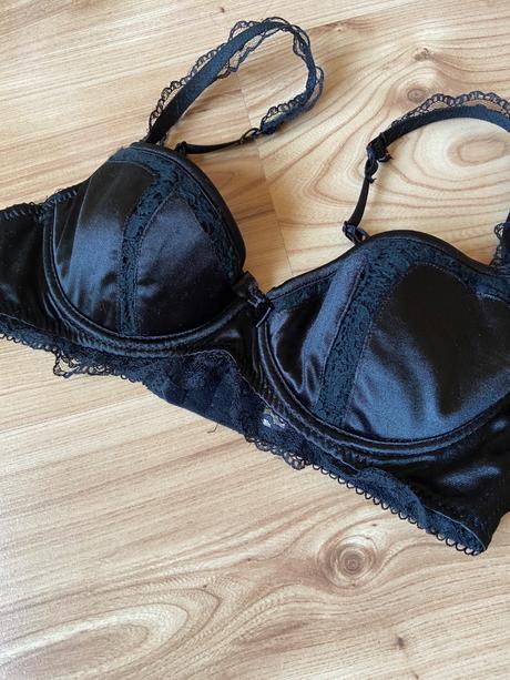 Čierna podprsenka, 70b