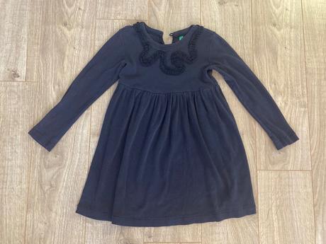 Cierne saty s vysivkou, benetton,104