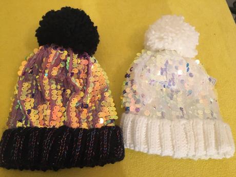 Čapica s flitrami a perletovou niťou, f&f