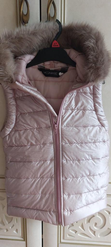 Lesklá vesta s masívnou kožušinkou moonrise, monsoon,104