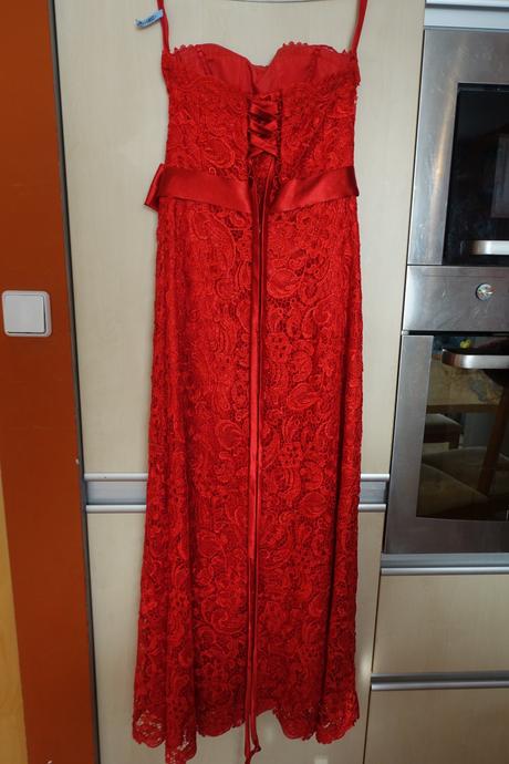 Červené čipkované spoločenské šaty v. 38, 38
