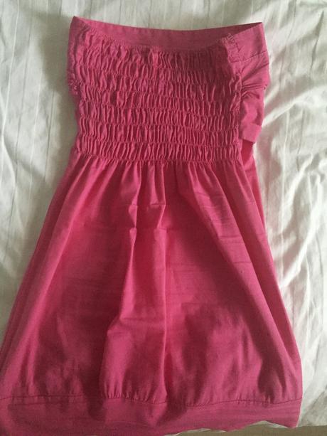 Ružové letné saty bez ramienok, s