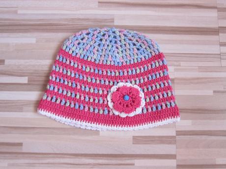 2x háčkované čapice, 110