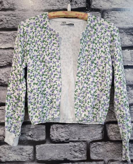 Krátky kvietkovaný svetrík zara, zara,m