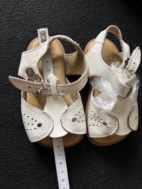 Sandàle, <17