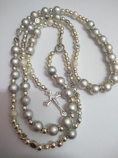 Ruženec s menom a dátumom e082,