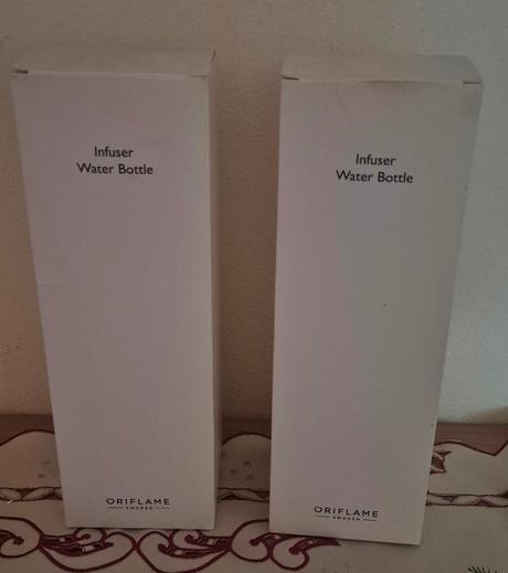 Červená fľaša na vodu,