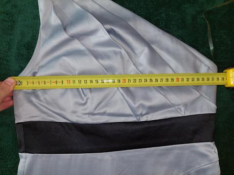 Šedé spoločenské šaty, s