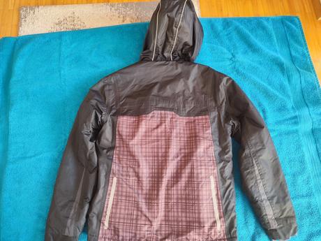 Zimna bunda aj na lyze, 164