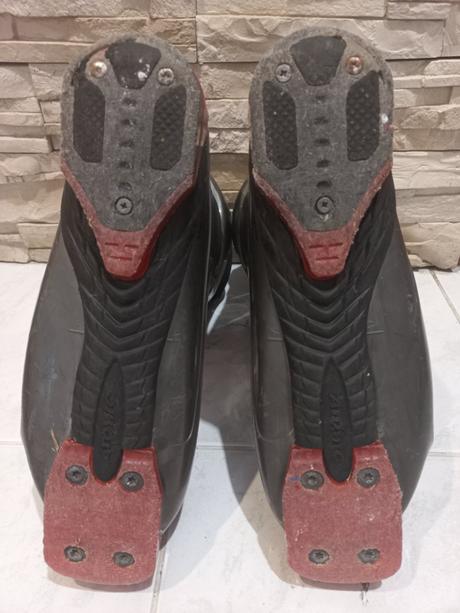 Lyžiarky, atomic,42