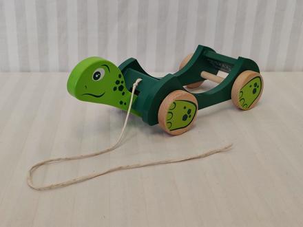 Drevená ťahacia korytnačka,kýve hlavou, playtive, 