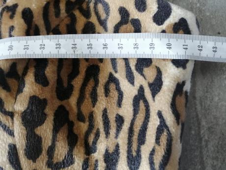 Vesta so zvieracím vzorom v34, 34