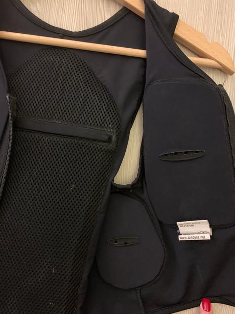 Ochranná (súťažná) vesta na kone, zandona