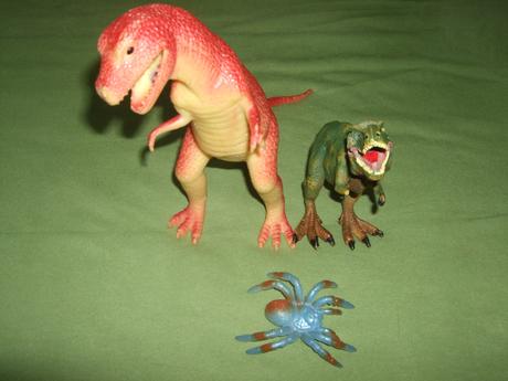 Dva dinosaury + pavúk, 