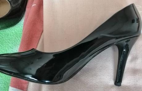 Čierne lodičky, 40