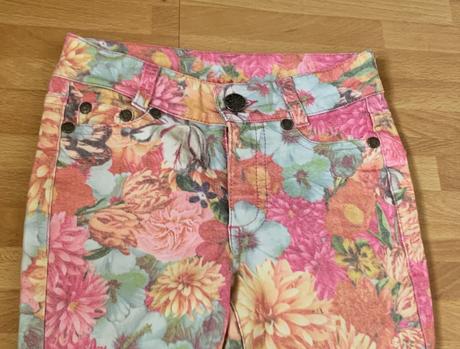Kvietkované nohavice, 116
