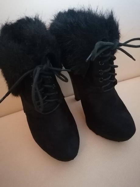 Čierne kotníčky s kožušinou, 37