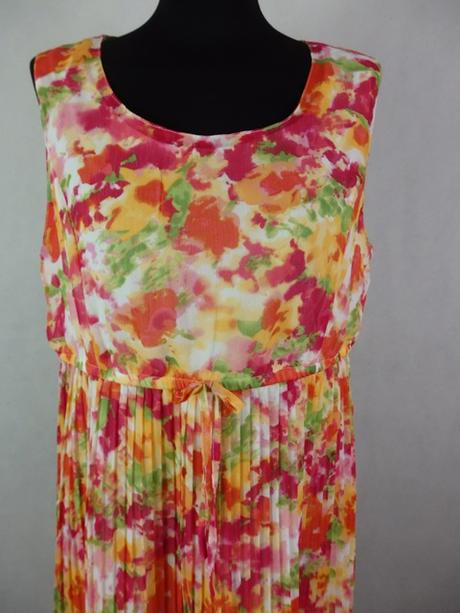 Luxusné letné plisované  šaty, 42