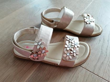 Sandalky c. 29, cupcake,29