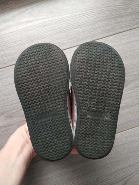 Prechodné topánky, 20