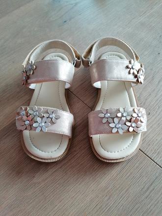 Sandalky c. 29, cupcake,29