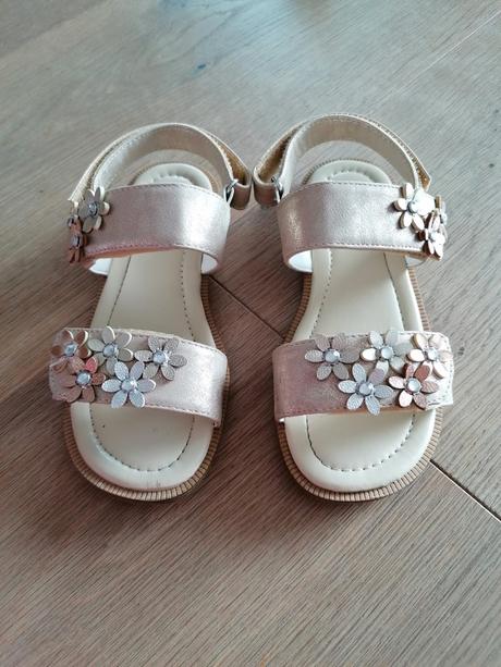 Sandalky c. 29, cupcake,29