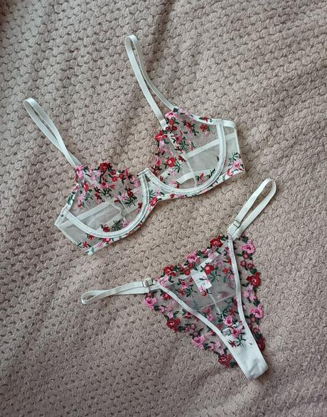 Nádherný čipkovaný set spodného prádla, m