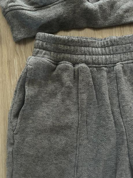 Štýlová tepláková súprava značky oysho, s