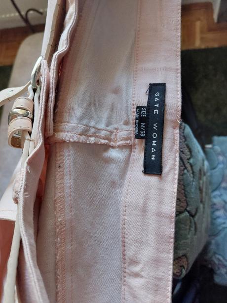 Dámske nohavice a reserved opasok, 38