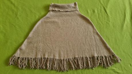 Pončo - pelerínka so strapcami, 146