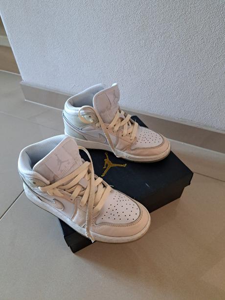 Predam botasky jordan, nike,35