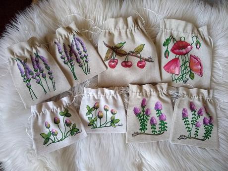 Ručne maľované a šité vrecúška,