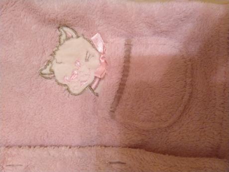 Chlpatá tepla mikinka s uskami a macickou, h&m,68