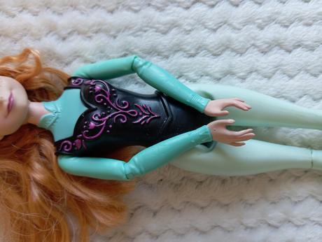 Barbie anna na korčuliach frozen, 