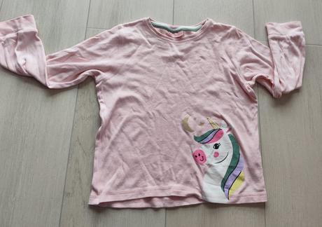 Predám dievčenské pyžamo, 122