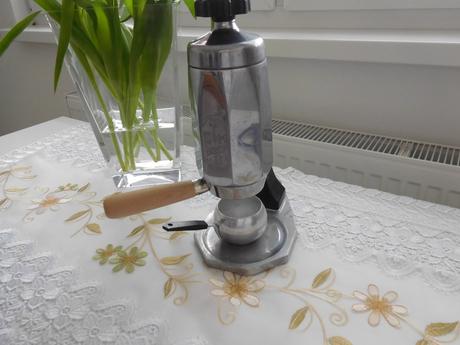 Art deco maďarský ftm unipress chrómový,, 